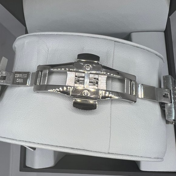 Vince Camuto Men's Watch Steel Blue Face Silver Case Working NIB! - Picture 6 of 8